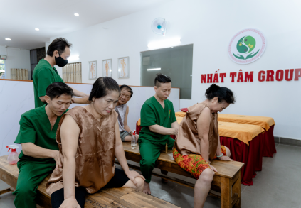 Xoa bóp bấm huyệt - tác động cột sống
